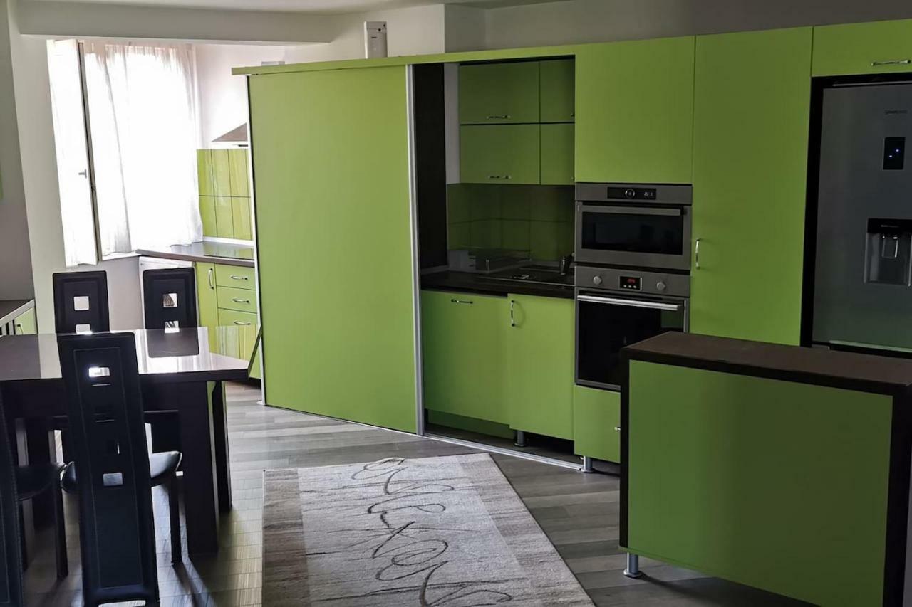 Luxury Apartment With Two Bedrooms And Large Living Room, 100 Square Meters, City Center Oradea Exterior foto