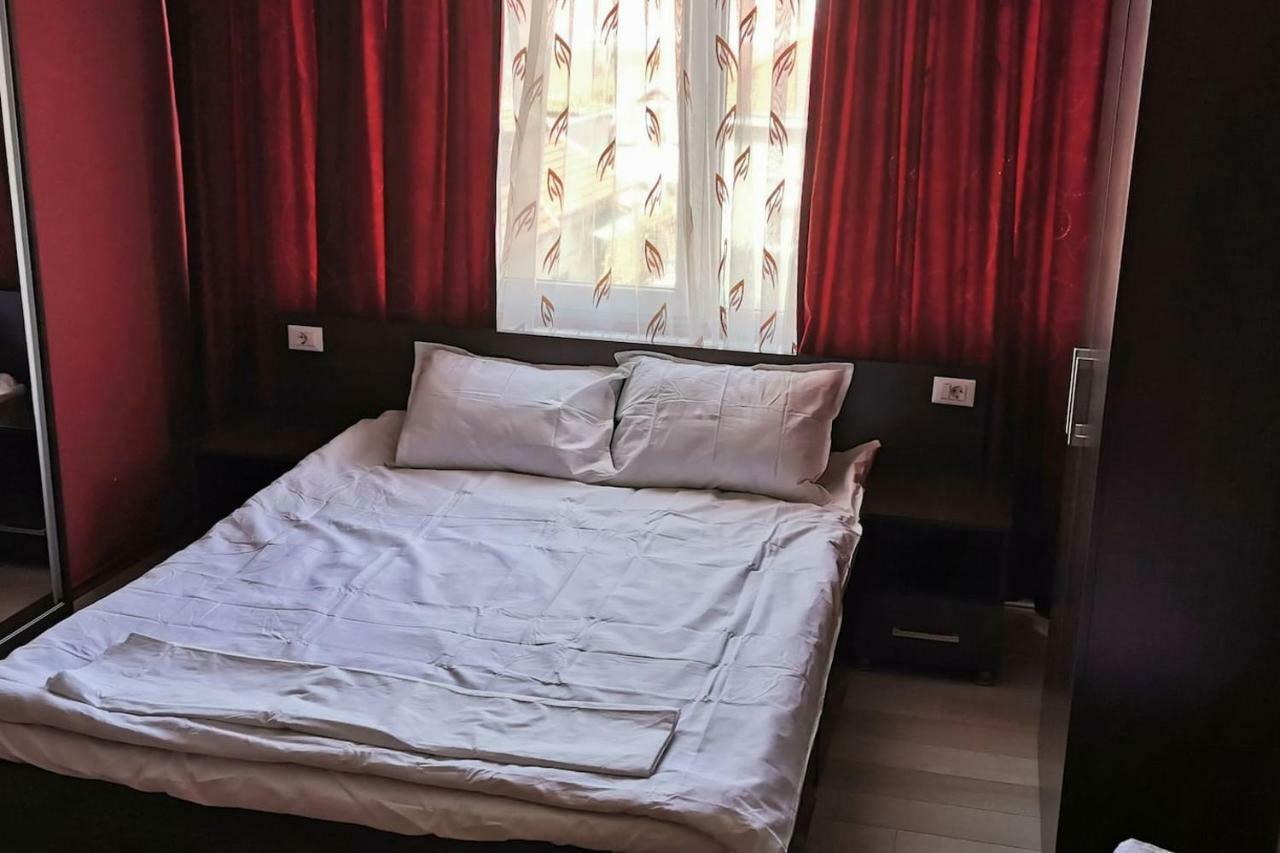Luxury Apartment With Two Bedrooms And Large Living Room, 100 Square Meters, City Center Oradea Exterior foto