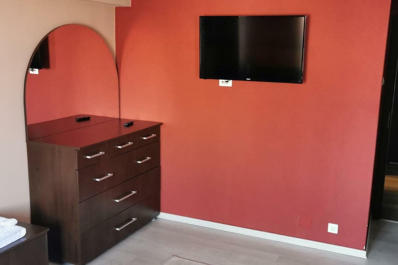 Luxury Apartment With Two Bedrooms And Large Living Room, 100 Square Meters, City Center Oradea Exterior foto