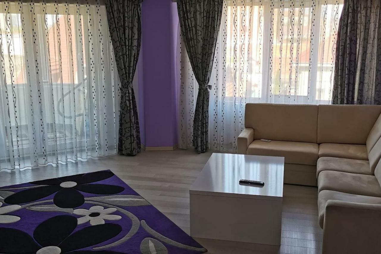 Luxury Apartment With Two Bedrooms And Large Living Room, 100 Square Meters, City Center Oradea Exterior foto