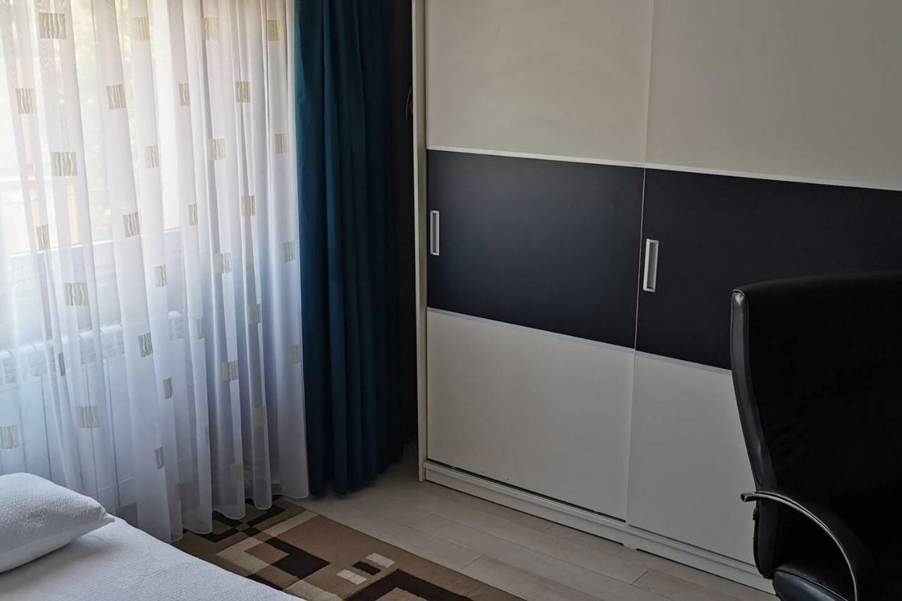 Luxury Apartment With Two Bedrooms And Large Living Room, 100 Square Meters, City Center Oradea Exterior foto